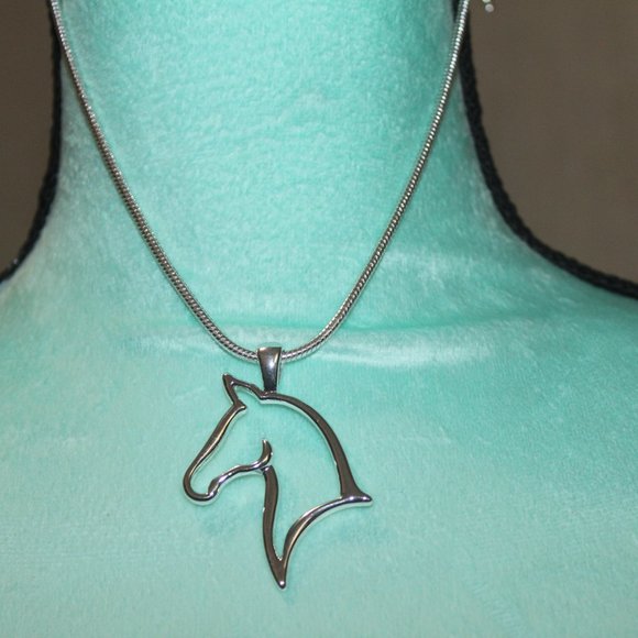 Nwt: Silver Plated Horse Head Necklace set - Picture 1 of 2